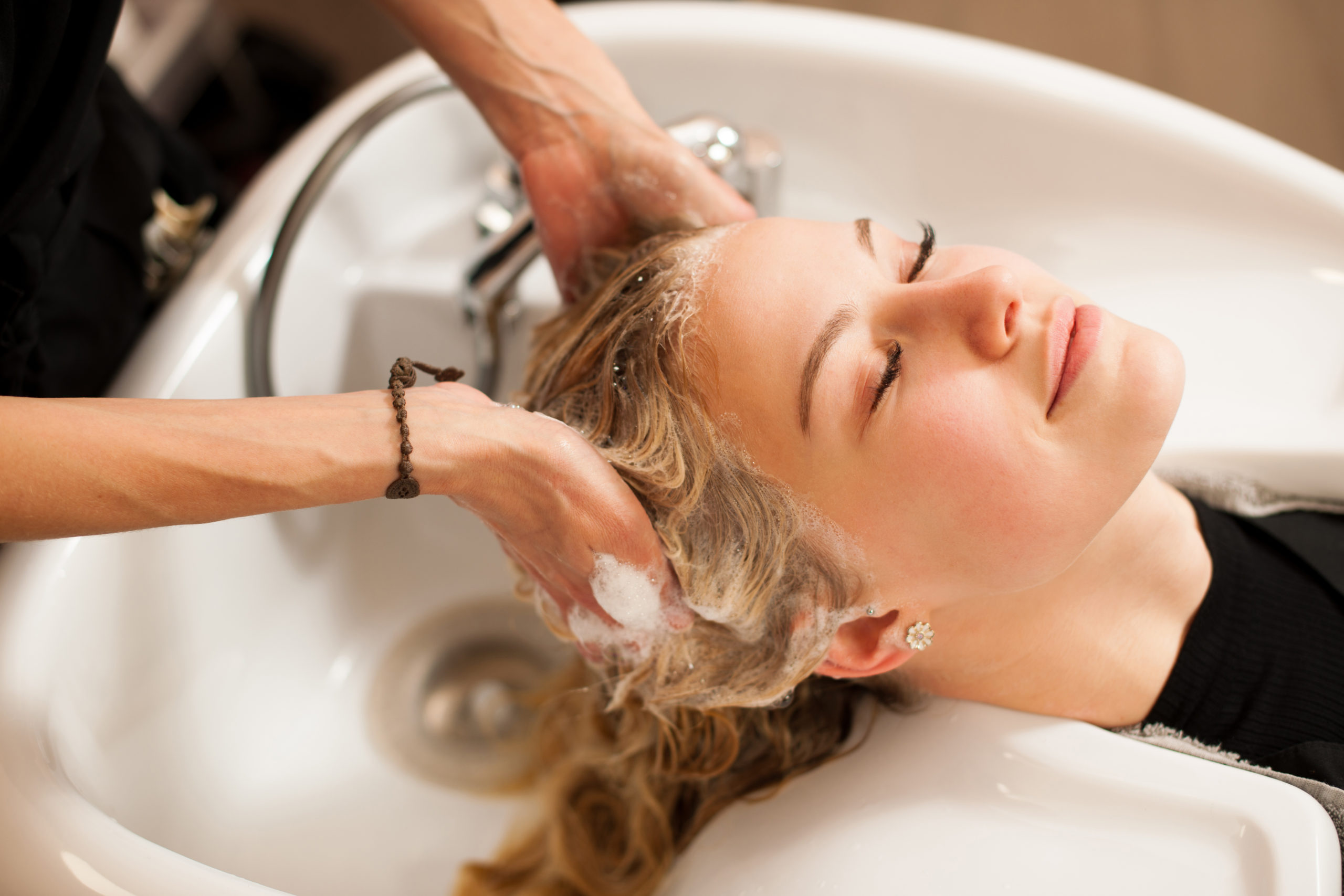 Shampoo capelli biondo freddo balayage Loreto Camerano Recanati Ancona Castelfidardo Osimo